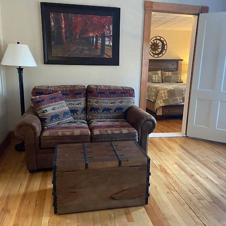 Tavern - Country Suite Newport Екстер'єр фото