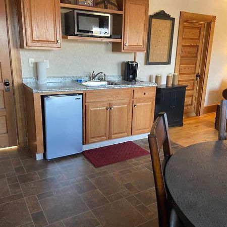 Tavern - Country Suite Newport Екстер'єр фото