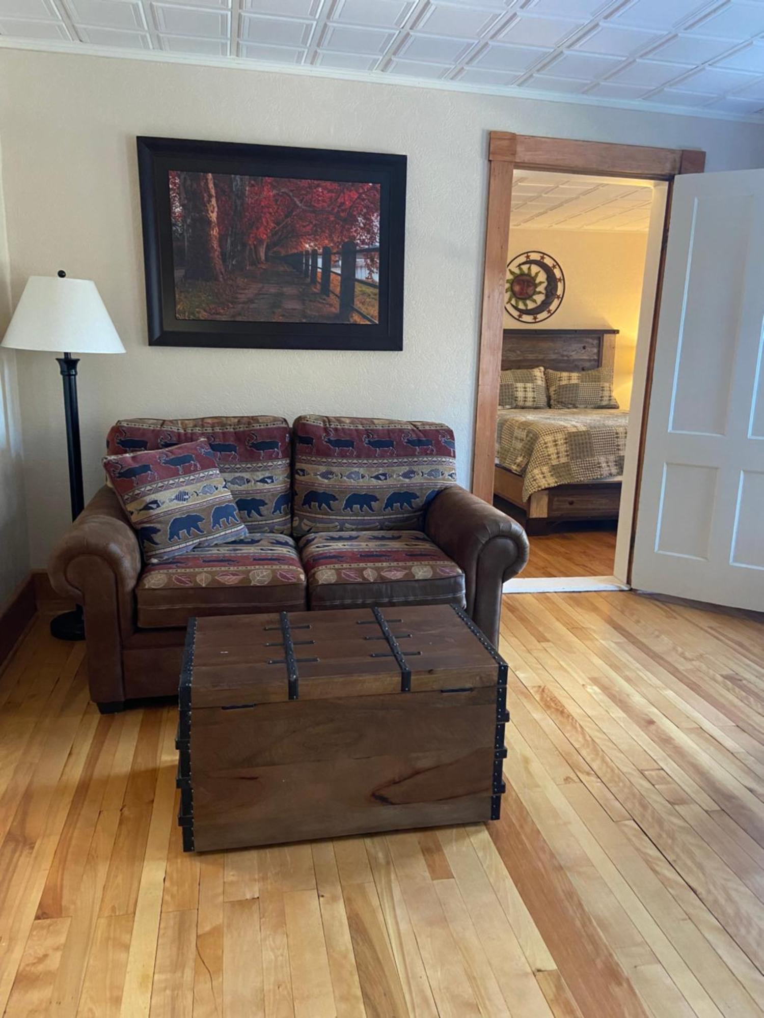 Tavern - Country Suite Newport Екстер'єр фото