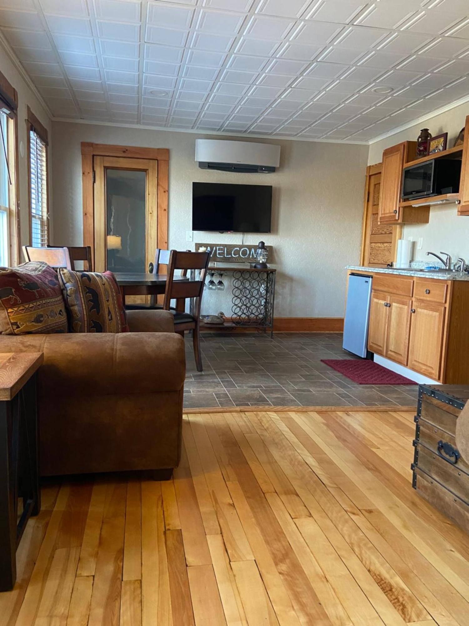 Tavern - Country Suite Newport Екстер'єр фото