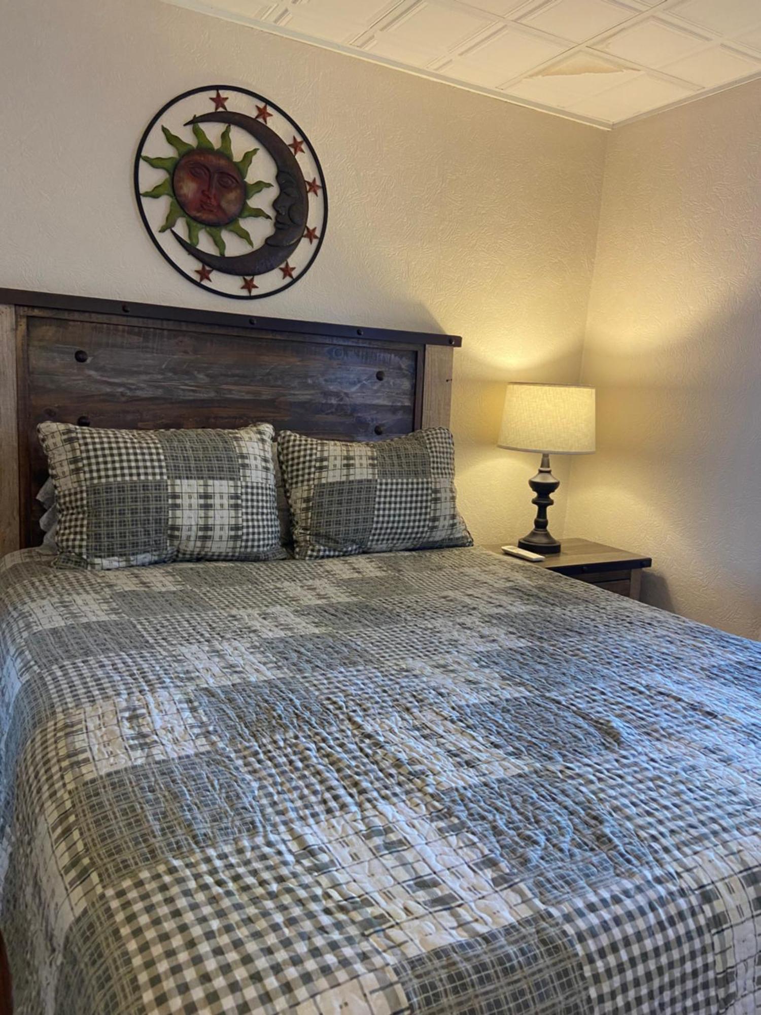 Tavern - Country Suite Newport Екстер'єр фото